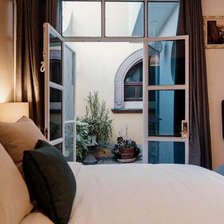 Best Location, Private Terrace, Valet Parking, AC - Villa - 51