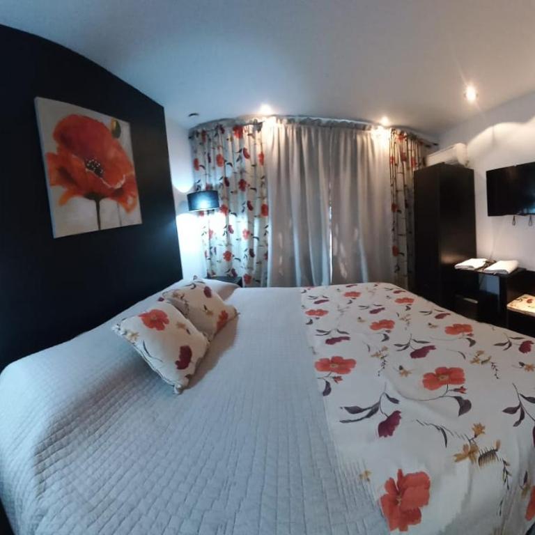 altos del monumento - Three-Bedroom Apartment - 4