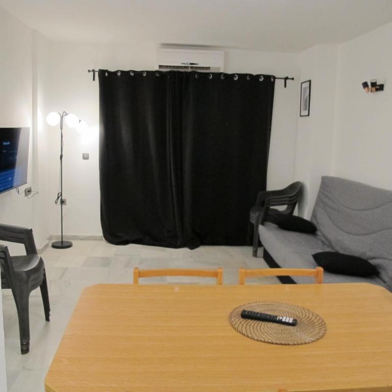 Apt in Playa den Bossa next Ushuaia, beachfront, reliable host - Apartamento de 3 dormitorios con balcón - 28