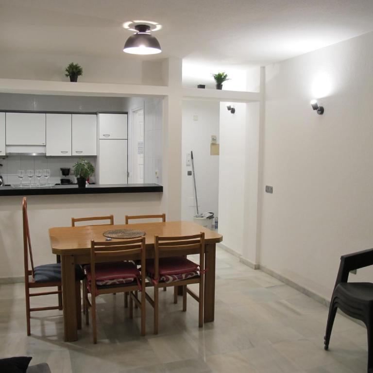 Apt in Playa den Bossa next Ushuaia, beachfront, reliable host - Apartamento de 3 dormitorios con balcón - 22