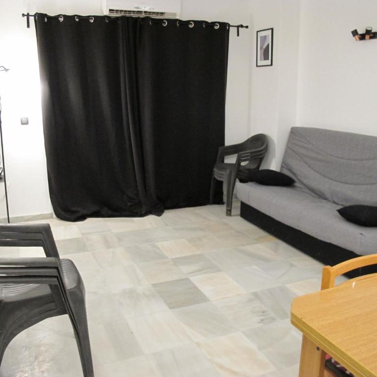 Apt in Playa den Bossa next Ushuaia, beachfront, reliable host - Apartamento de 3 dormitorios con balcón - 25