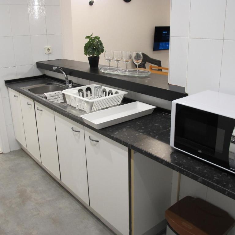 Apt in Playa den Bossa next Ushuaia, beachfront, reliable host - Apartamento de 3 dormitorios con balcón - 24