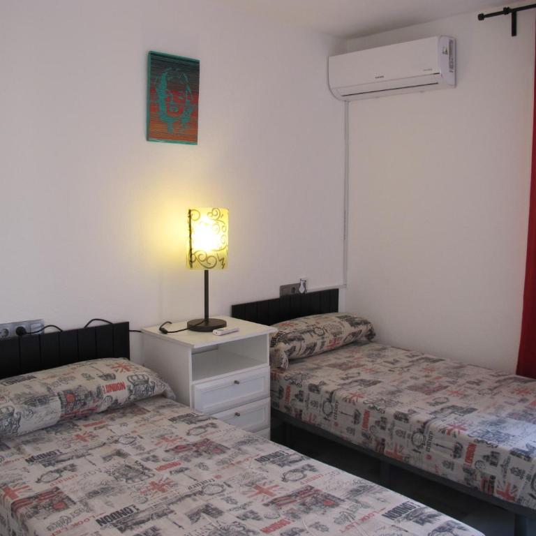 Apt in Playa den Bossa next Ushuaia, beachfront, reliable host - Apartamento de 3 dormitorios con balcón - 7