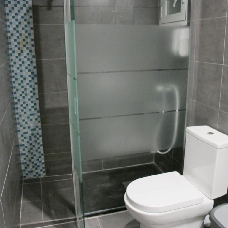 Apt in Playa den Bossa next Ushuaia, beachfront, reliable host - Apartamento de 3 dormitorios con balcón - 16