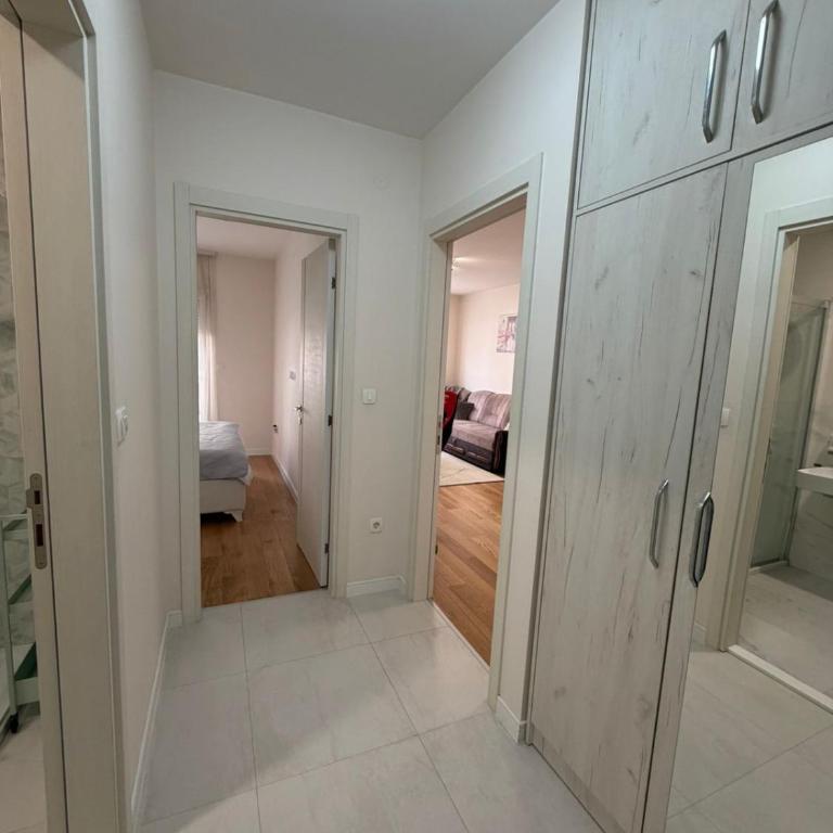 Apartment Central Point - Podgorica - One-Bedroom Apartment with Balcony - 14