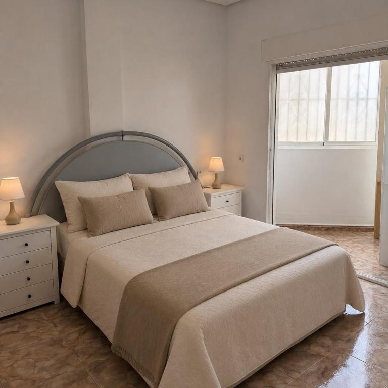 Marcs House La casa de Marc - Five-Bedroom House - 3