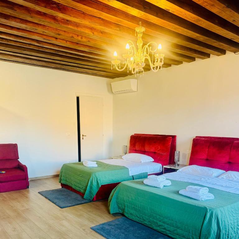 Ca Pisani Canal View - Quadruple Room with Shower - 8