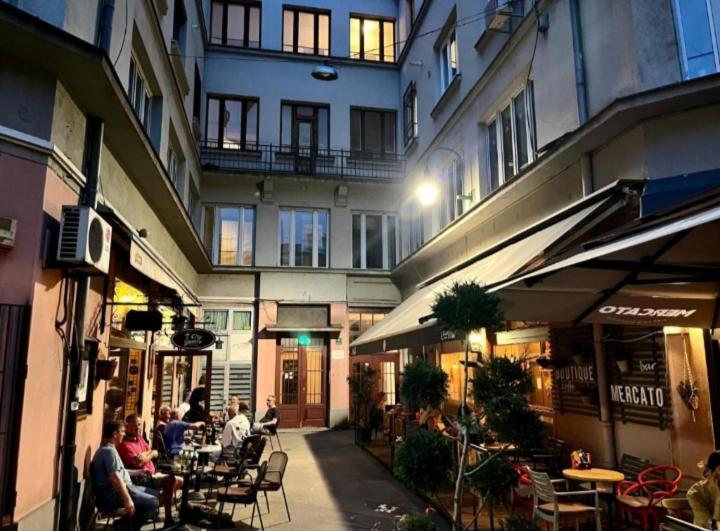 Home direkt at Market place in the Epicentar and all Events od Film Festival - Apartman - 10