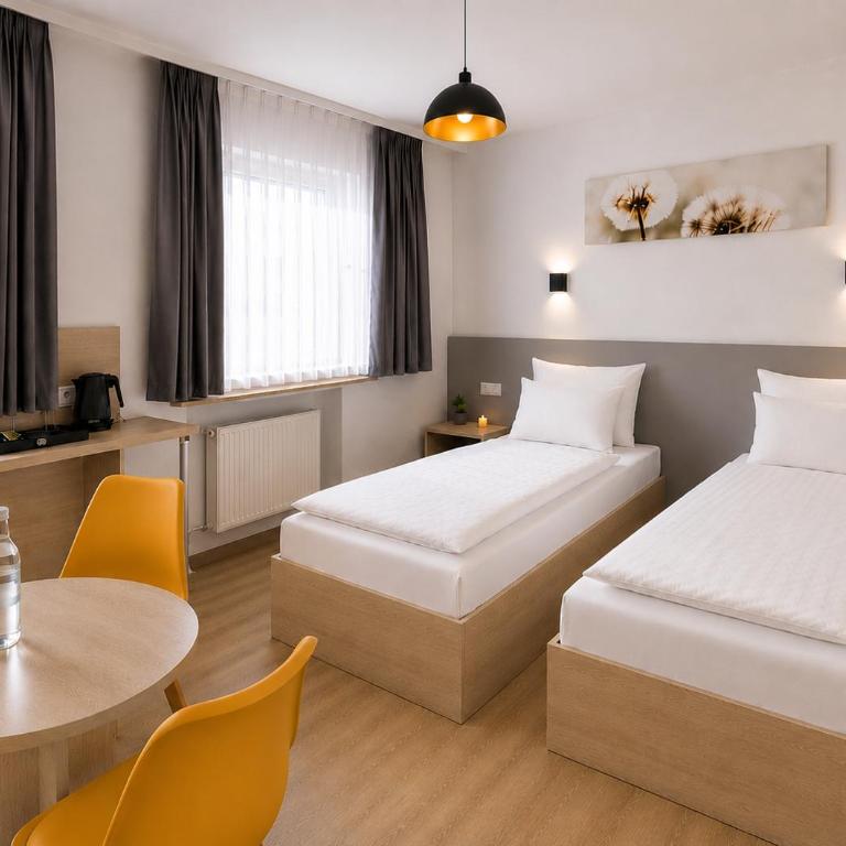 Hotel Central Nürnberg Hauptbahnhof - Doppel- oder Zweibettzimmer - 2