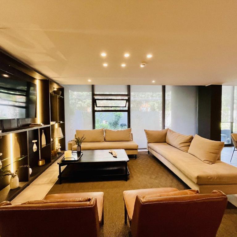 Modern Studio in Prime Laundry Rooftop Pool Gym - One-Bedroom Apartment - 32