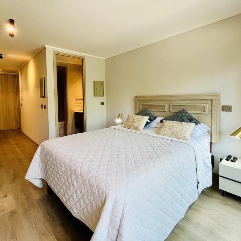 Modern Studio in Prime Laundry Rooftop Pool Gym - One-Bedroom Apartment - 21