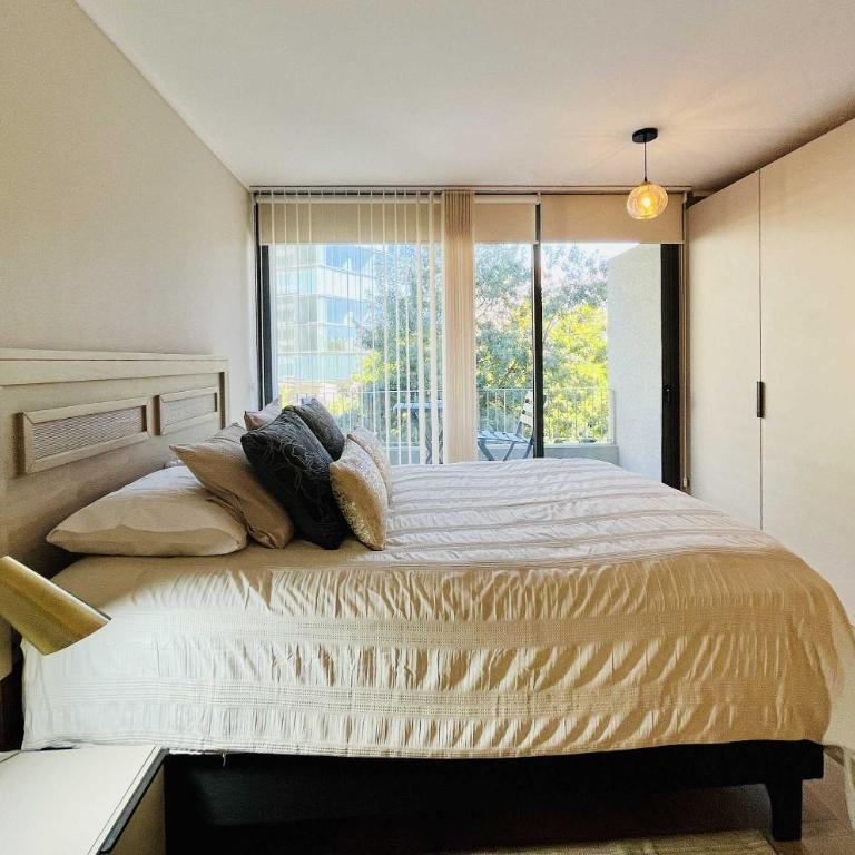 Modern Studio in Prime Laundry Rooftop Pool Gym - One-Bedroom Apartment - 20