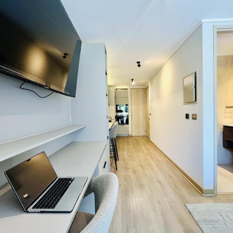 Modern Studio in Prime Laundry Rooftop Pool Gym - One-Bedroom Apartment - 22