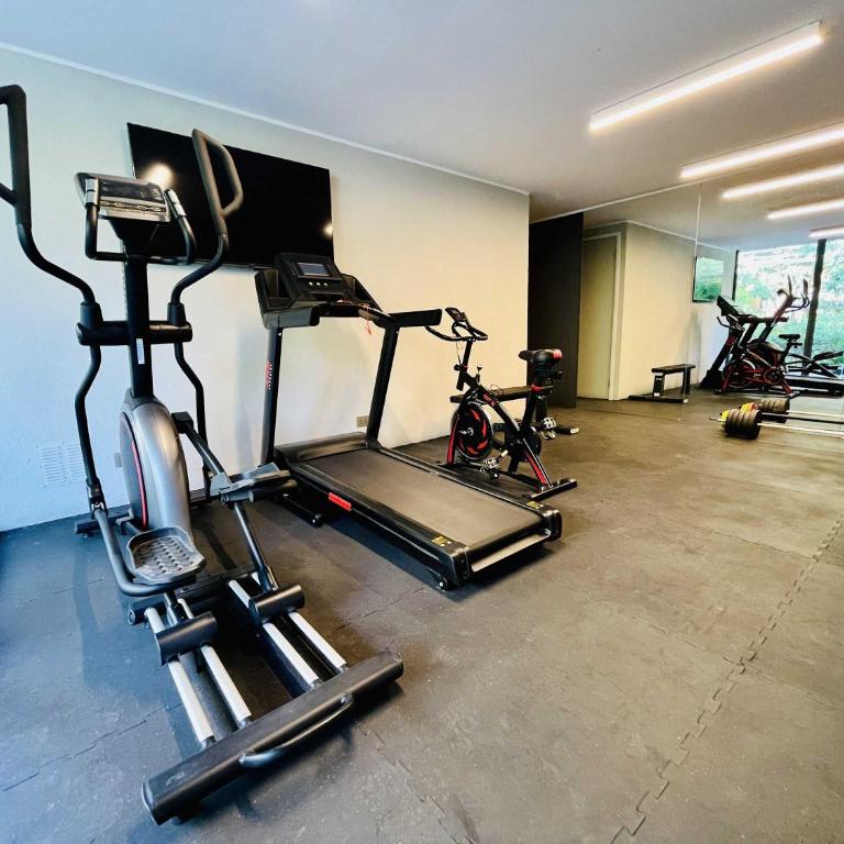Modern Studio in Prime Laundry Rooftop Pool Gym - One-Bedroom Apartment - 29