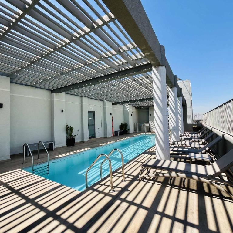 Modern Studio in Prime Laundry Rooftop Pool Gym - One-Bedroom Apartment - 37