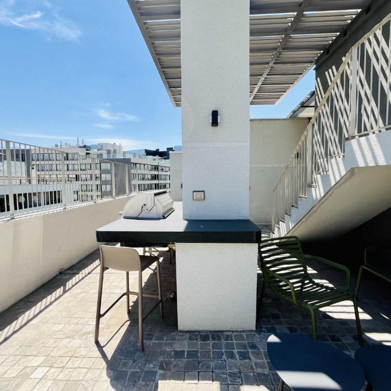 Modern Studio in Prime Laundry Rooftop Pool Gym - One-Bedroom Apartment - 39