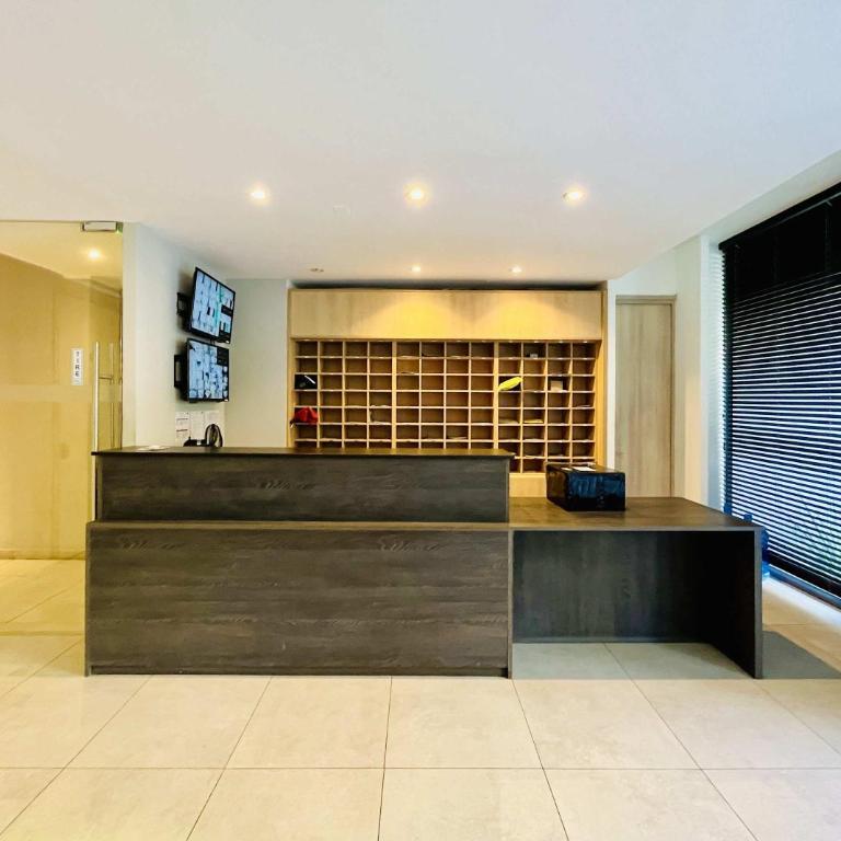 Modern Studio in Prime Laundry Rooftop Pool Gym - One-Bedroom Apartment - 10