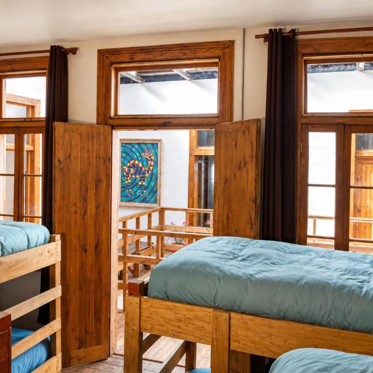 Hostal Licanantay - Cama individual en dormitorio compartido de 10 camas - 4
