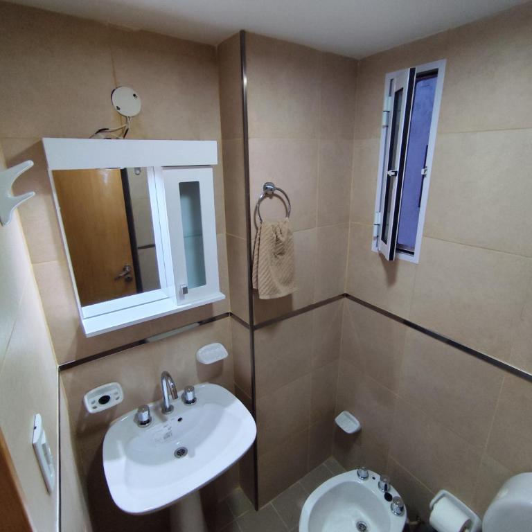 Comodo Departamento microcentro 1D, Confiable, con Balcon vista al cerro - Apartamento de 1 dormitorio - 2