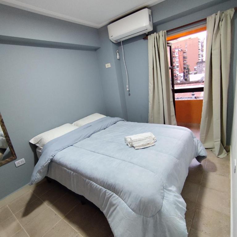 Comodo Departamento microcentro 1D, Confiable, con Balcon vista al cerro - Apartamento de 1 dormitorio - 1