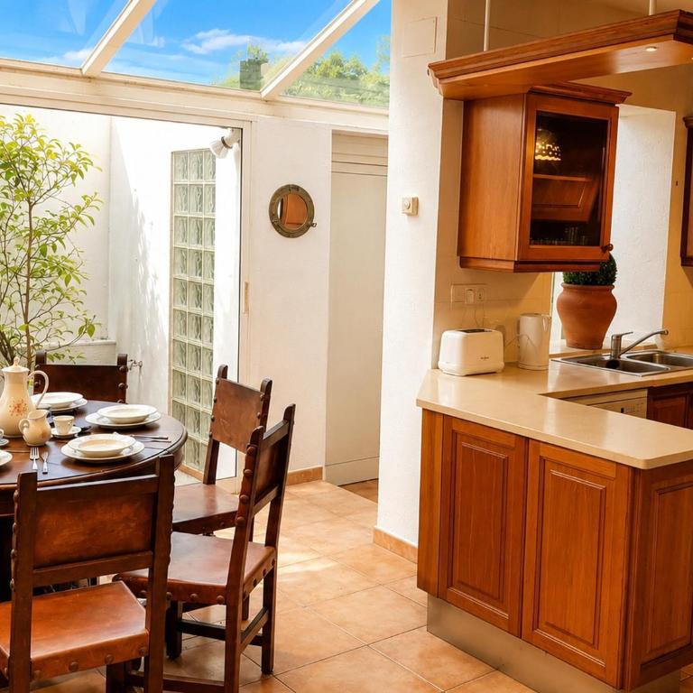 Villa élégante à Platja d'Aro près de la plage, climatisée avec terrasse et proche des boutiques et restaurants - ES-209-35 - Casa - 4