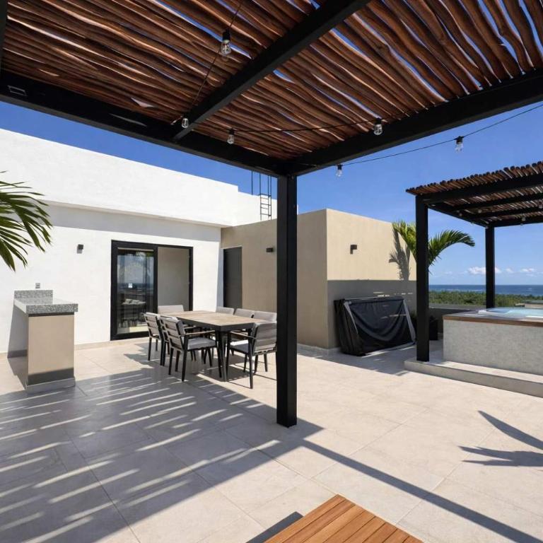 Sea-View Studio near Beach & Rooftop Pool - Appartement - 13