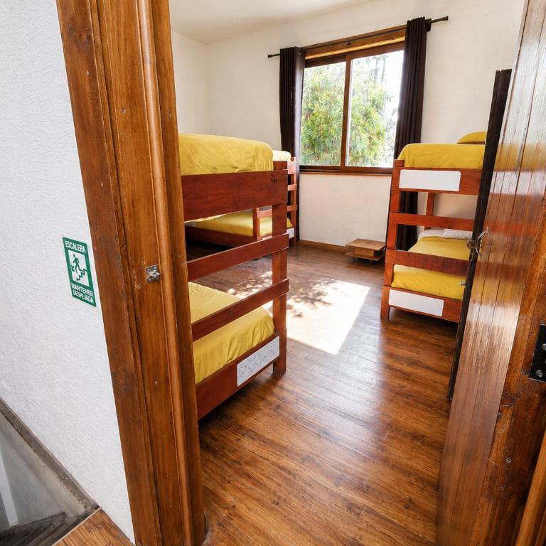 Hostal Licanantay - Cama en habitación compartida mixta de 8 camas - 1