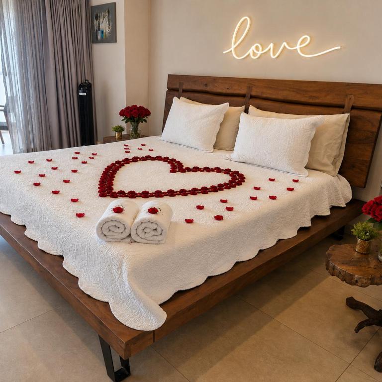 Luxurious Romantic Getaway decorations upon request - Apartamento de 1 dormitorio - 1