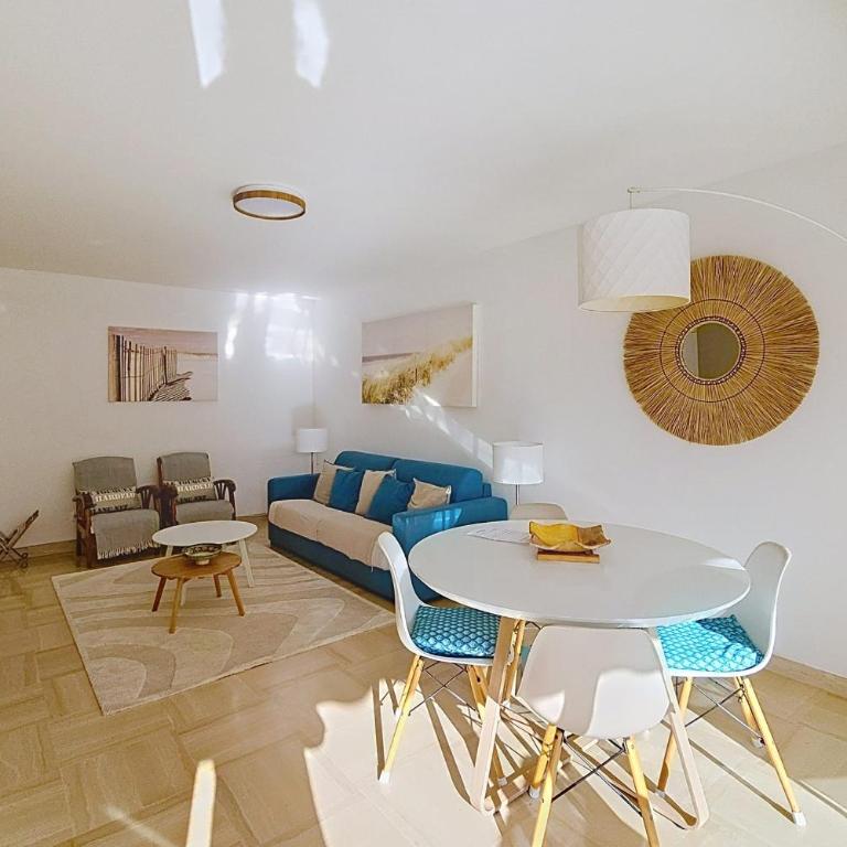 AGENCE HENRI CAMILLE -PASSY 1- beau 2 pièces avec piscine et parking - Appartement - 15