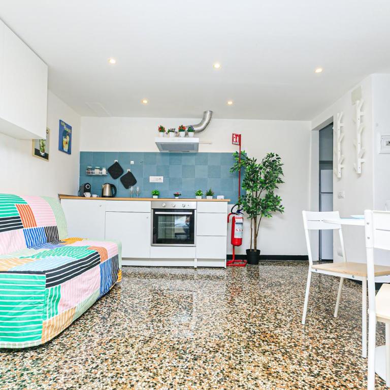 Frappi house front of the acquarium - One-Bedroom Apartment - 7