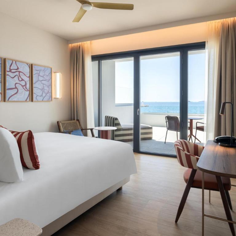 Marina Baie des Anges Hôtel, Curio Collection By Hilton - Chambre Premium avec Lit King-Size et Vue sur la Mer - 4