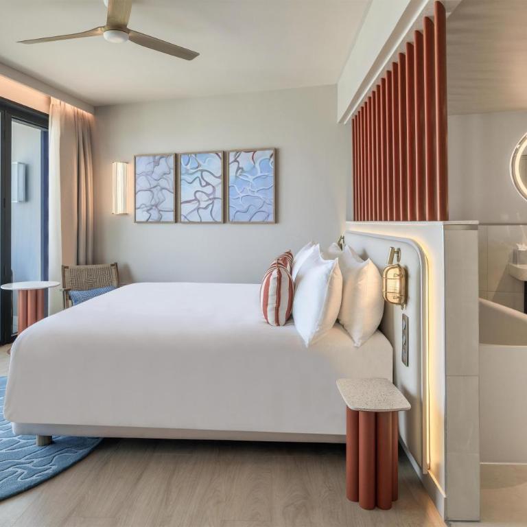 Marina Baie des Anges Hôtel, Curio Collection By Hilton - Marina Bay Suite with Sea View - 5