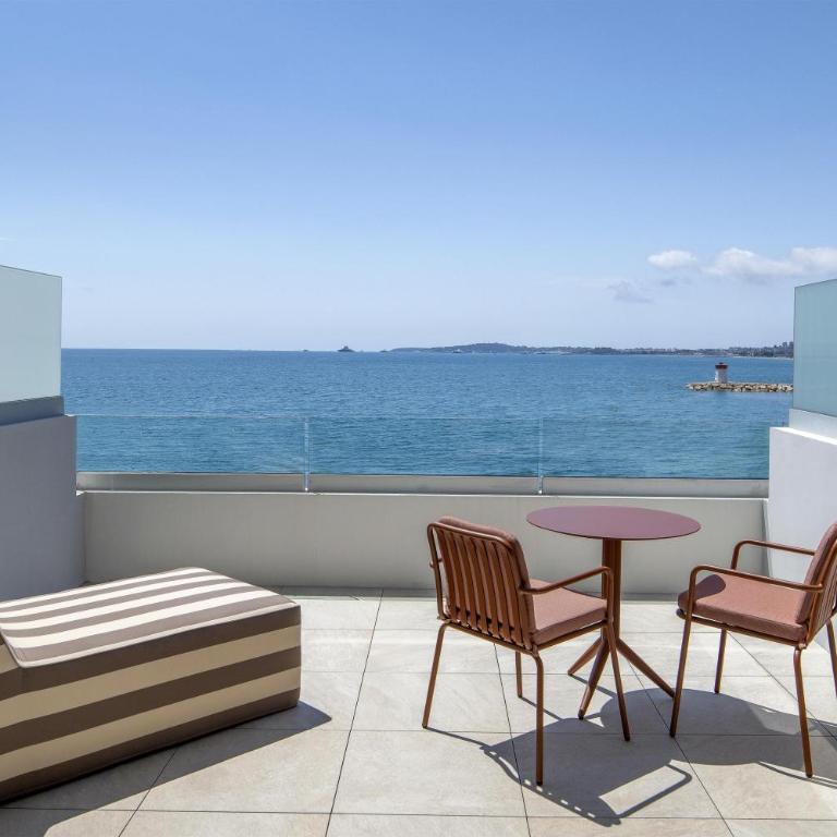 Marina Baie des Anges Hôtel, Curio Collection By Hilton - Premium King Room with Sea View - Disability Access - 5