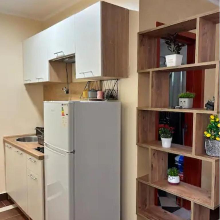 Relax apartment Becici - Apartman sa 2 Spavaće Sobe, Balkonom i Pogledom na More - 5