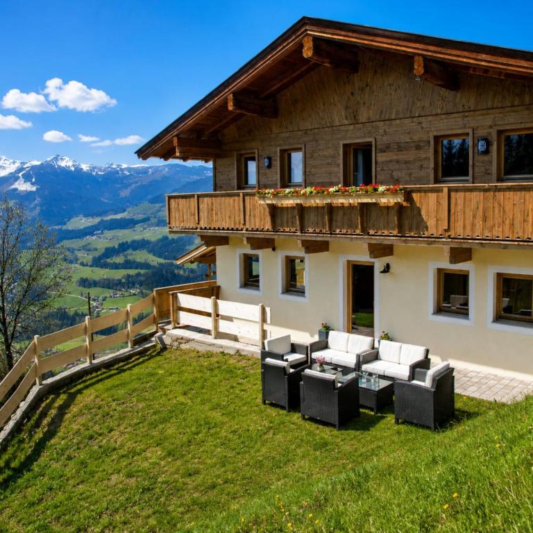 Chalet in Hopfgarten - Superior Chalet - 1