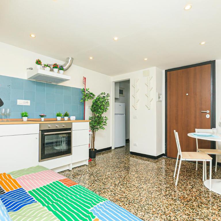 Frappi house front of the acquarium - One-Bedroom Apartment - 11