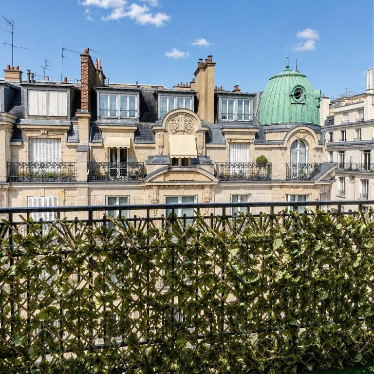 Elegant Haussmann style apartment with balcony Eiffel Tower view - Appartement 1 Chambre - 2