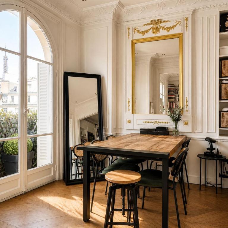 Elegant Haussmann style apartment with balcony Eiffel Tower view - Appartement 1 Chambre - 4