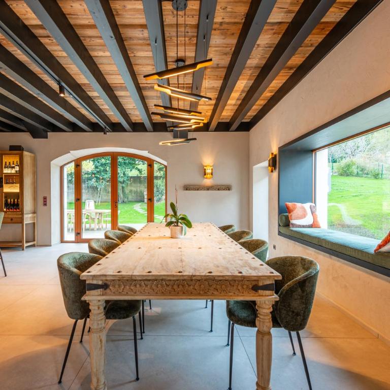 Woodloft, a unique place with an indoor pool! - Three-Bedroom Villa - 31