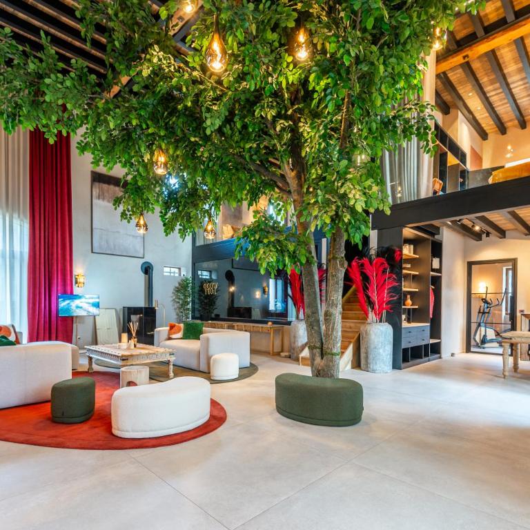 Woodloft, a unique place with an indoor pool! - Three-Bedroom Villa - 30