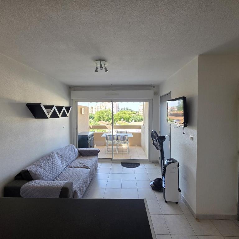 LES TERRASSES DU SOLEIL 4 couchages piscine parking - Apartment with Pool View - 5