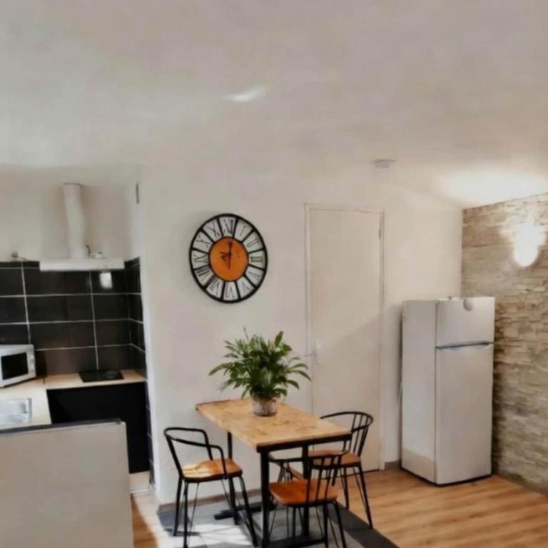 t2 climatisé à 10 minutes à pied de la cité - Appartement 1 Chambre - 6