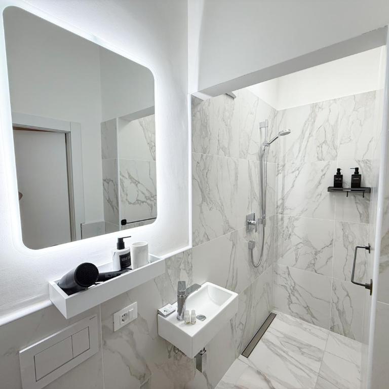 Alps Apartments I Viktory Rooms - Camera Matrimoniale con Bagno Privato - 2