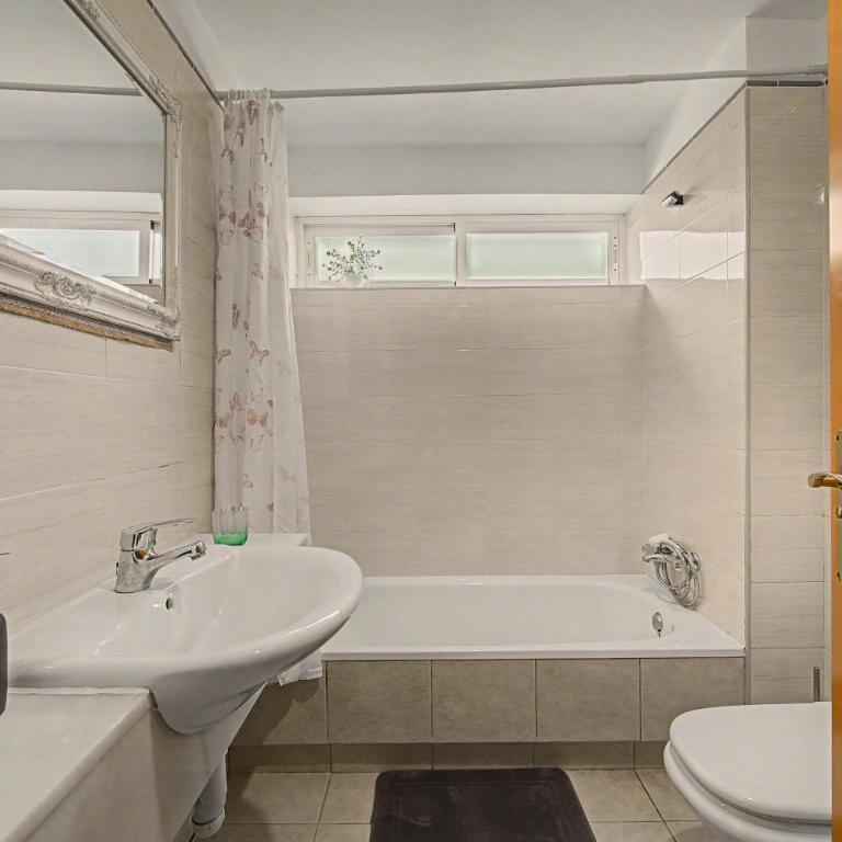 Ático Vacacional Almería - Apartamento Deluxe de 2 dormitorios con balcón - 16
