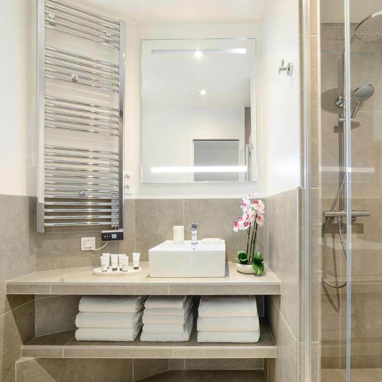 LivinParis - Luxury AC 2 & 3 Bedrooms Le Louvre - Two Bedrooms A/C Apartment with Sacré Coeur View - 15