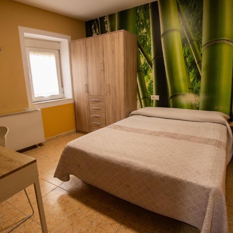 Hostal Escala Luna Salamanca - Habitación Doble con baño privado - 1 o 2 camas - 1