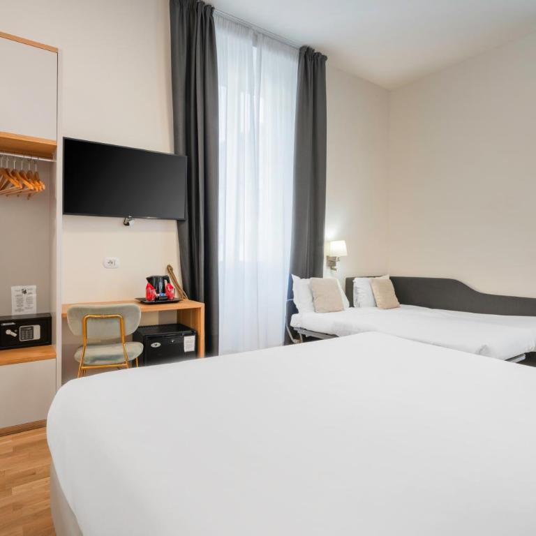 Hotel Cosmos - Chambre Quadruple - 2