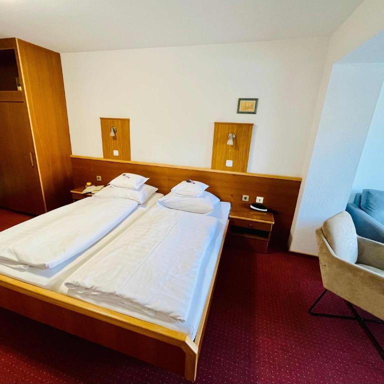 Gästehaus Huber - Hotel Garni - Deluxe Doppelzimmer mit Dusche - 2