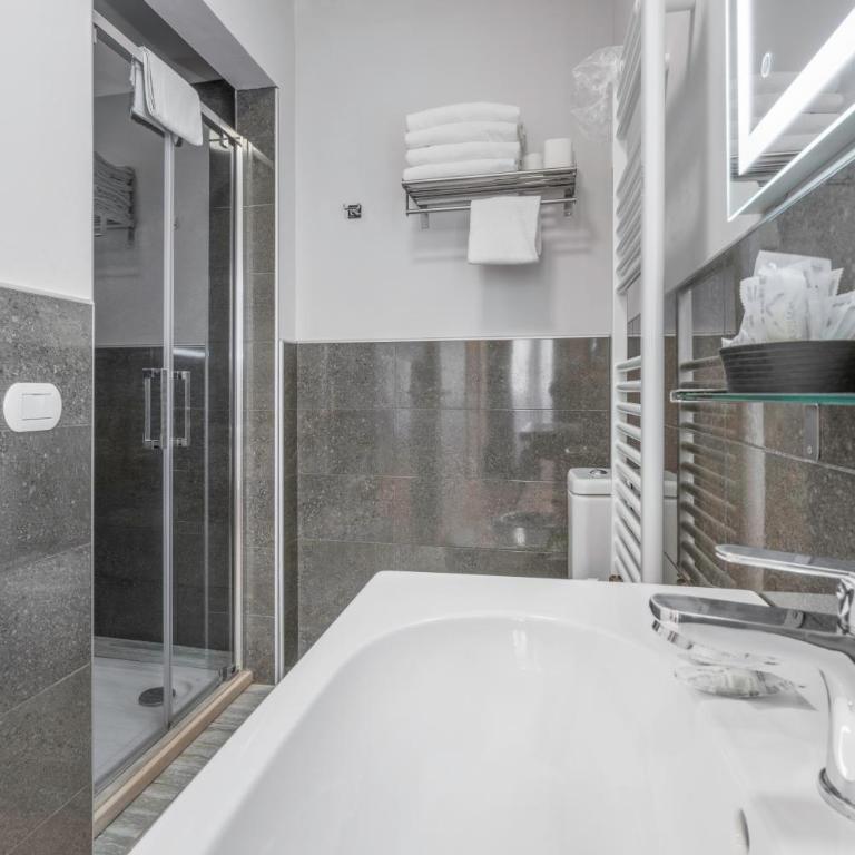 Hotel Cosmos - Chambre Quadruple - 5