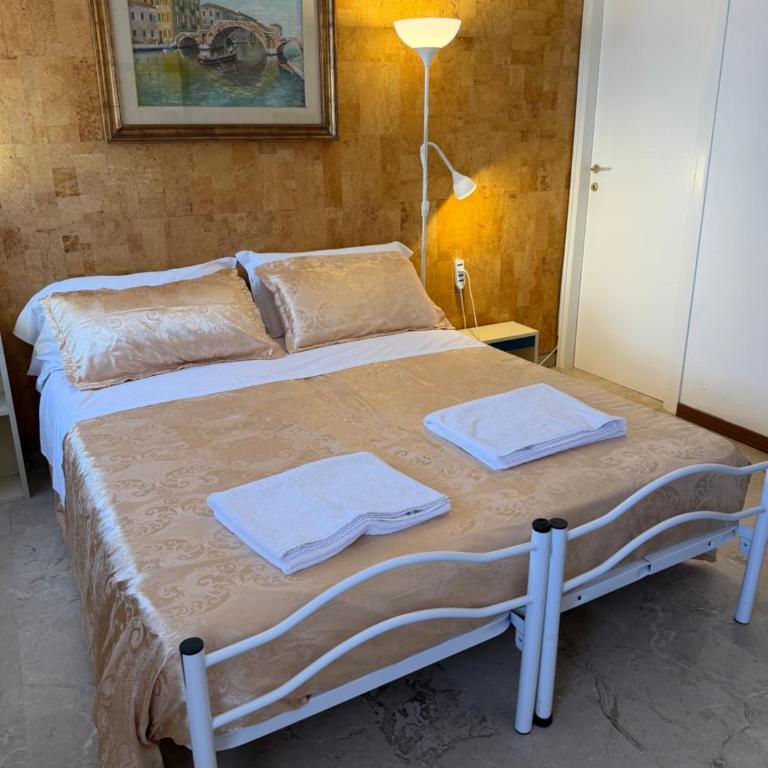 Royal Guest House Venice - Triple Room with City View - 6